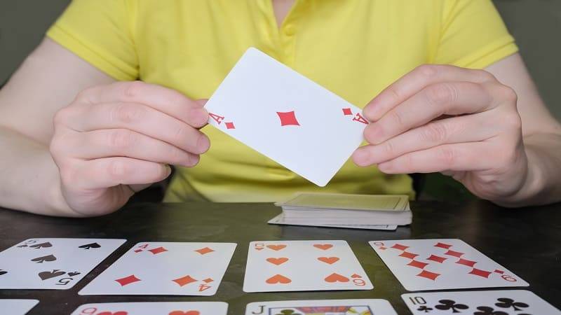 撲克牌接龍新手必看攻略！撲克牌接龍遊戲手把手教學